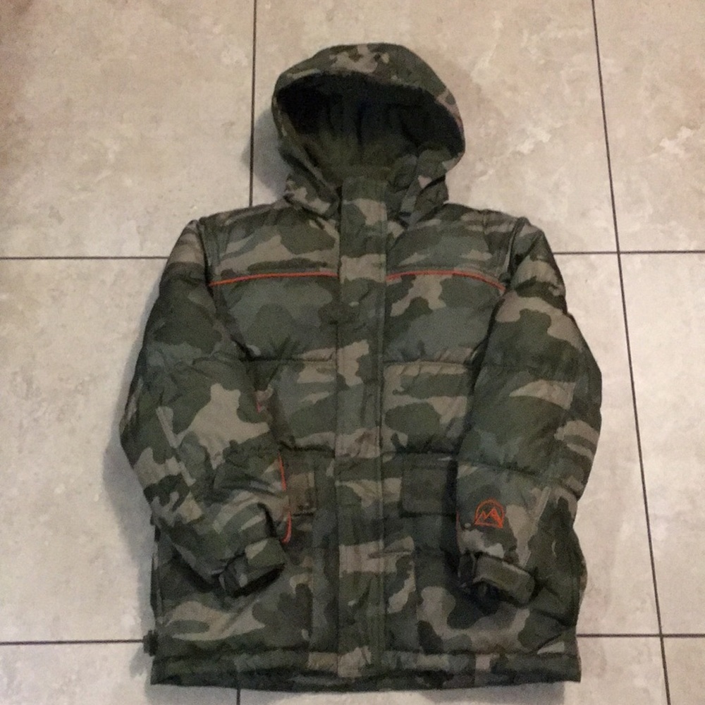 Super thick hooded puffer/snow jacket